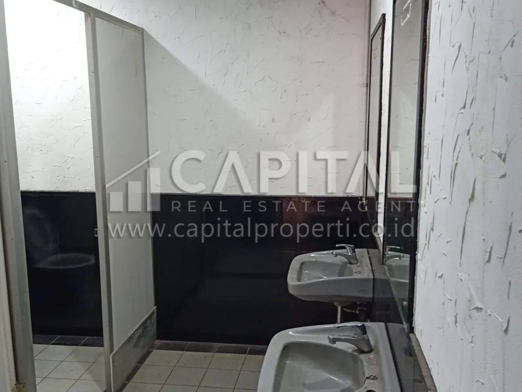 Sewa ruko strategis 1 lantai di Jalan Veteran Bandung | iklanova.com
