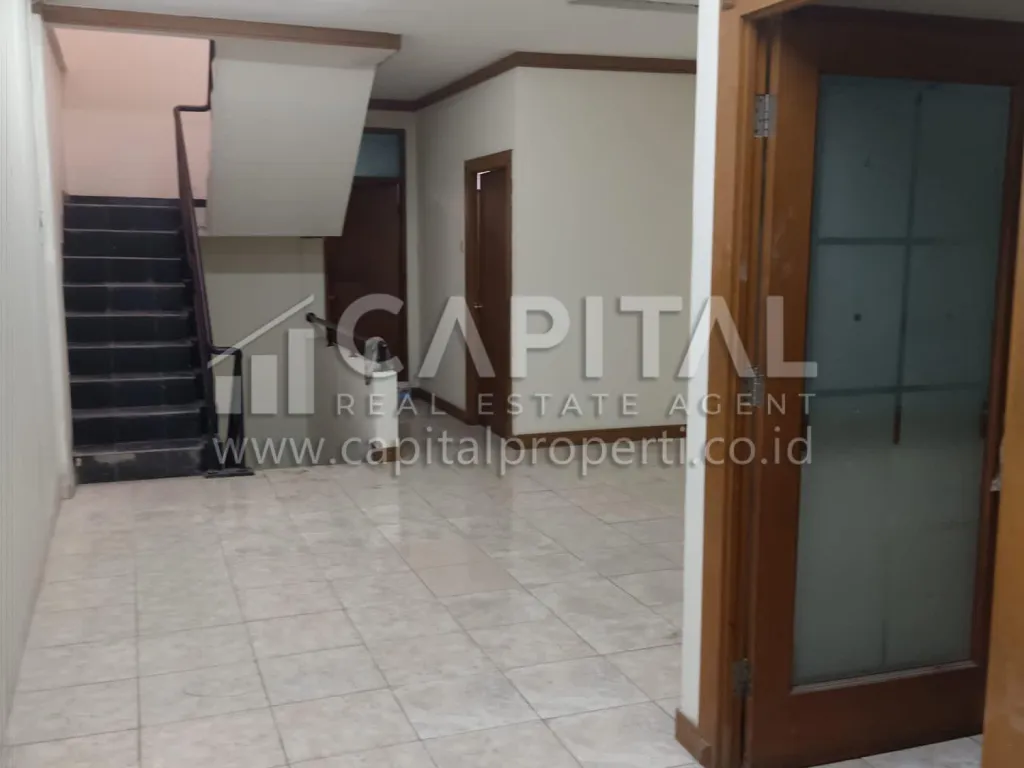 Sewa ruko strategis 3 lantai di Jalan BKR Bandung | iklanova.com