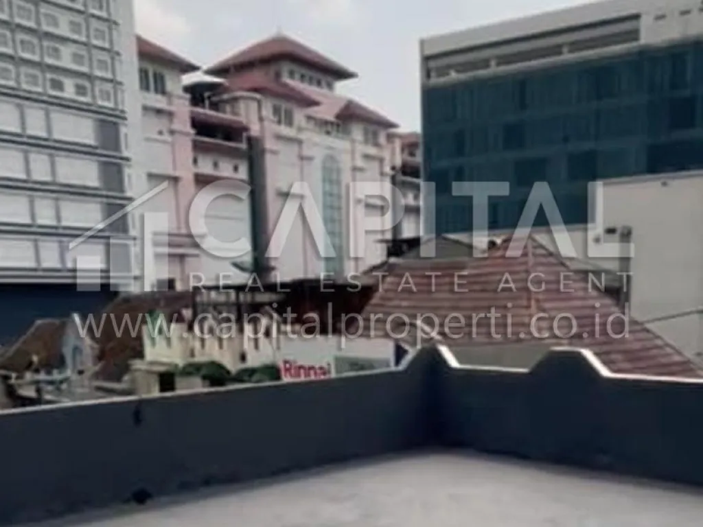 Sewa ruko strategis 4 lantai di sayap Pasar Baru Bandung | iklanova.com