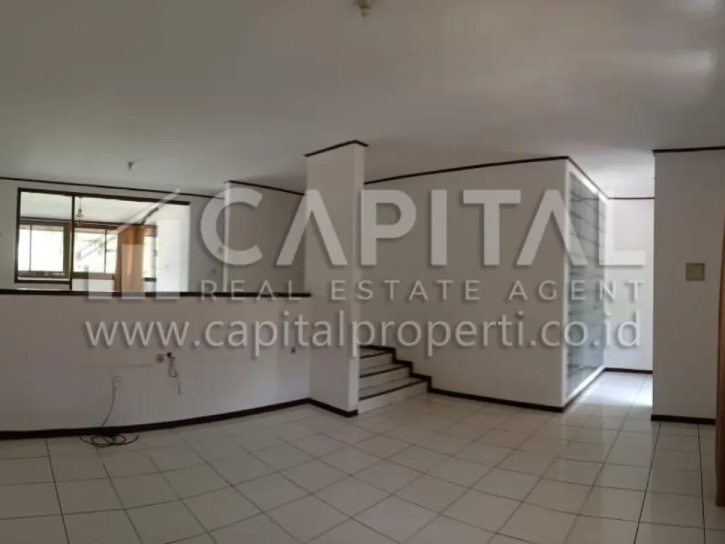 Sewa rumah 2 lantai + basement di Setraduta Bandung Kota | iklanova.com