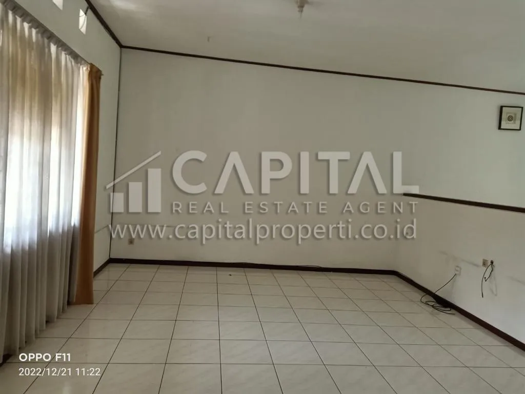 Sewa rumah 2 lantai + basement di Setraduta Bandung Kota | iklanova.com