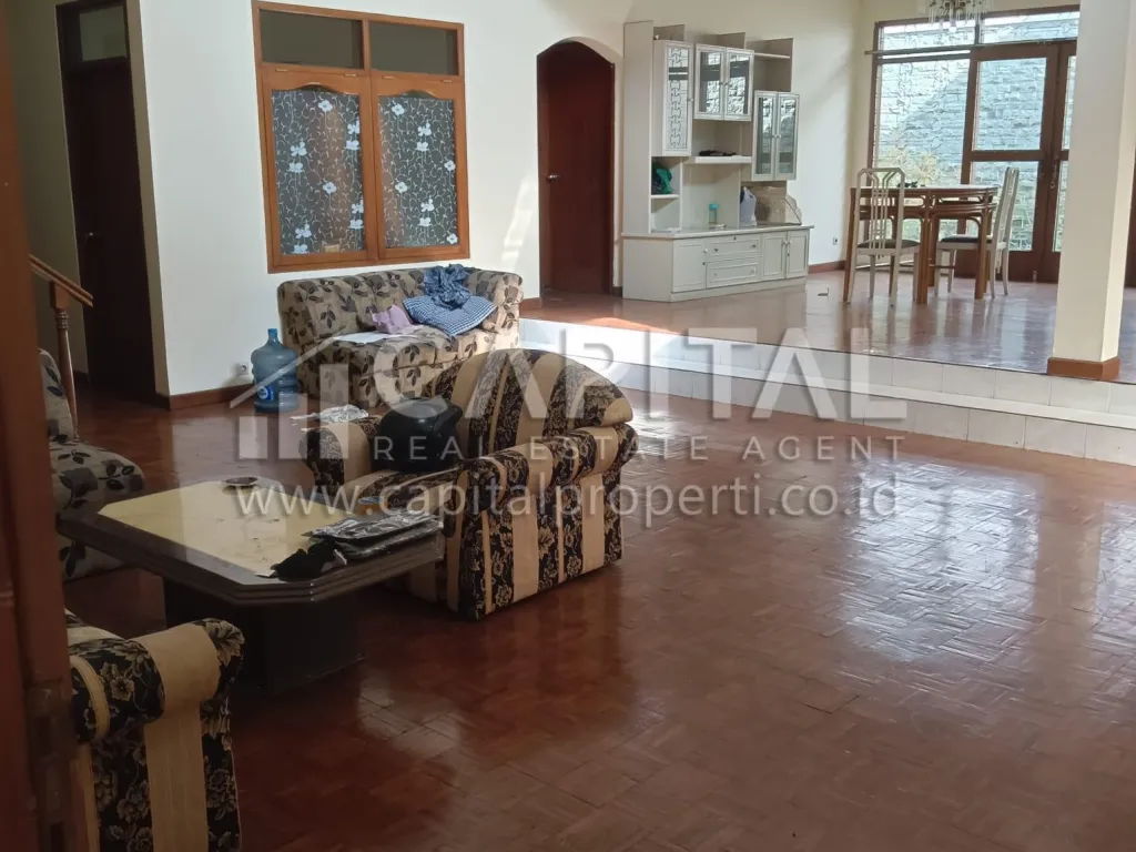 Sewa rumah 2 lantai strategis di Terusan Sutami Bandung Kota | iklanova.com