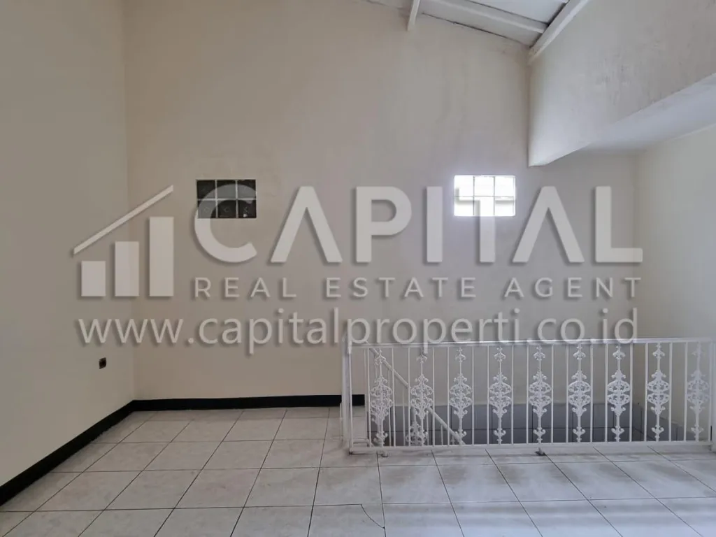 Sewa rumah 2,5 lantai strategis di Sarijadi Mainroad andung | iklanova.com