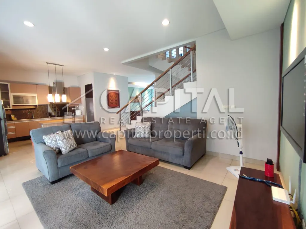 Sewa rumah lux minimalis di Setraduta Bandung | iklanova.com