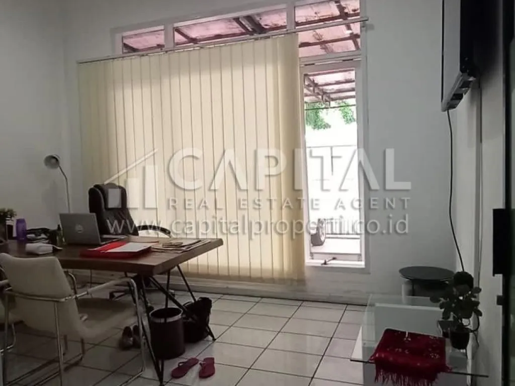 Sewa rumah usaha 2 lantai strategis di sayap Jalan Riau Bandung Kota | iklanova.com